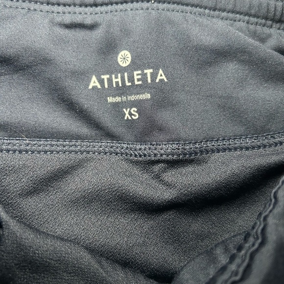 ATHLETA Women’s Side Pocket Vivid Ready Set Shorts- Geo Parade/ Size X-Small - Picture 9 of 10